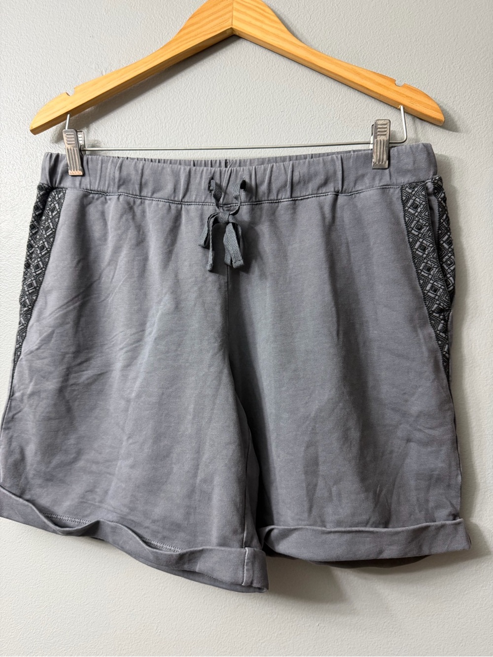 J.Jill Women's Gray Drawstring Casual embroidery pull on Shorts medium